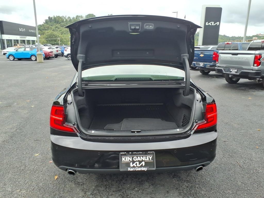 Used 2018 Volvo S90 T5 Momentum w/ Convenience Package AWD/4WD image 14
