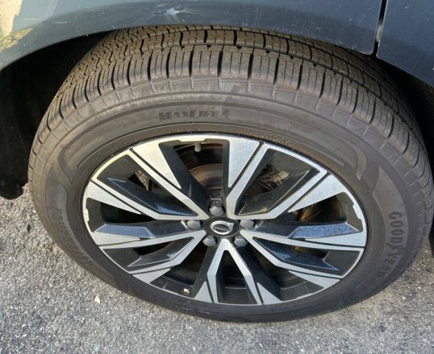 Used 2024 Volvo XC60 B5 Core w/ Protection Package Premier AWD/4WD image 12