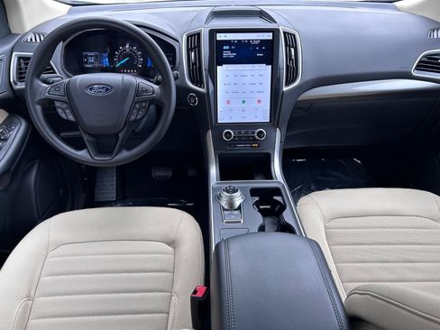 Used 2024 Ford Edge SE image 11