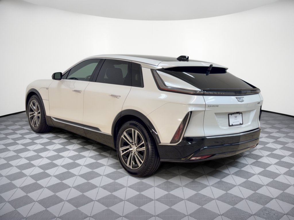 Used 2024 Cadillac Lyriq Luxury w/ LPO, Floor Liner Package RWD image 3