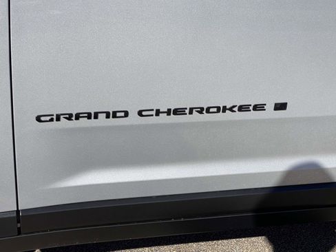 New 2025 Jeep Grand Cherokee Limited w/ Trailer Tow Package image 14