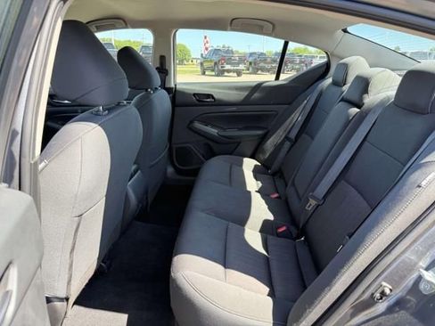 Used 2024 Nissan Altima 2.5 SV FWD image 11
