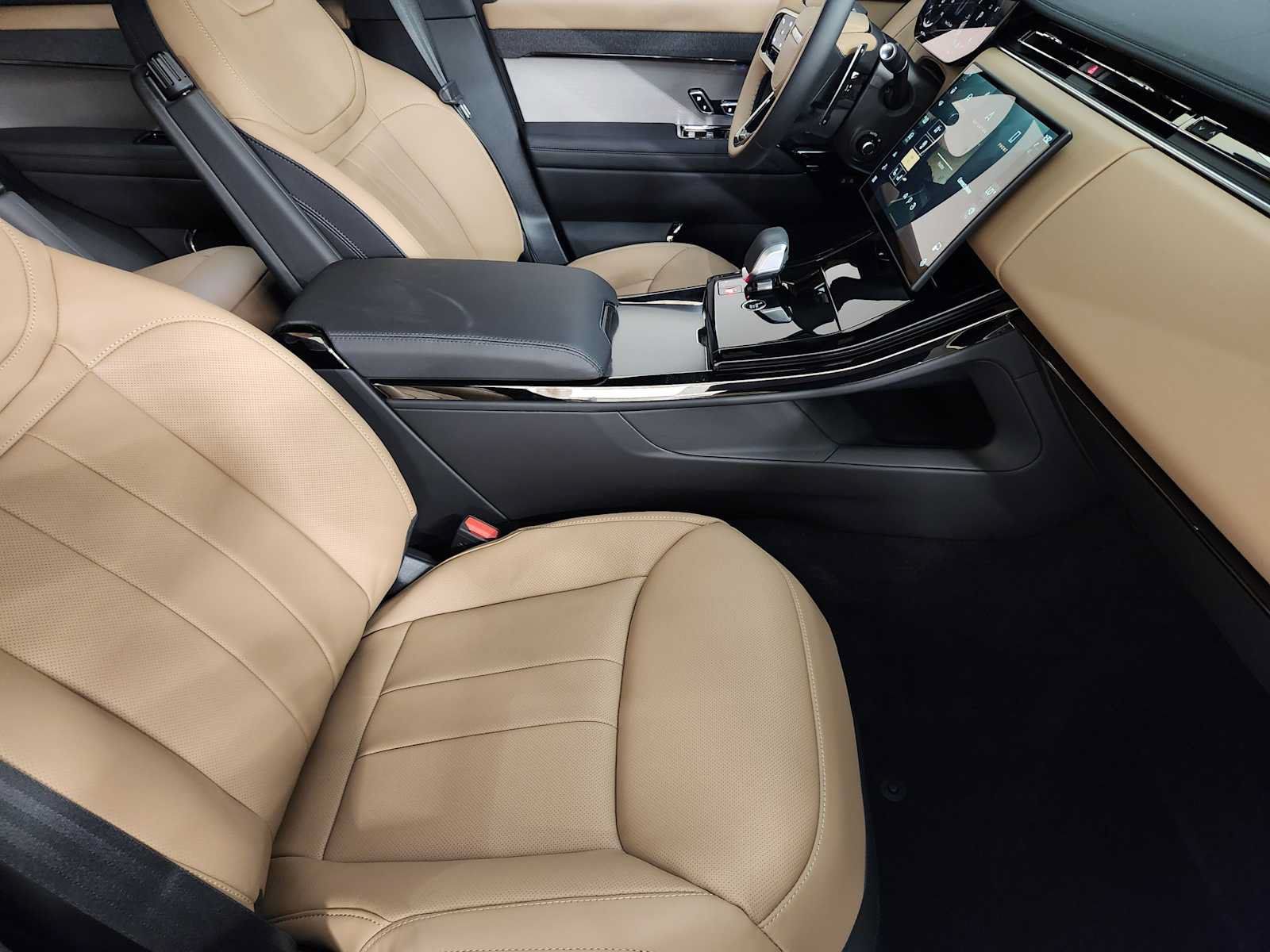 New 2026 Land Rover Range Rover Sport Dynamic SE AWD/4WD image 3