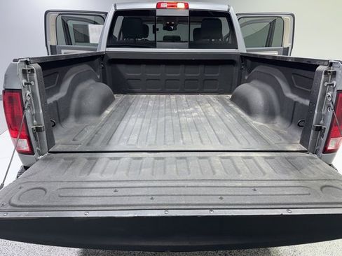 Used 2020 RAM 1500 Classic SLT w/ Luxury Group image 28