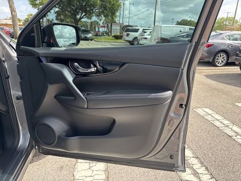 Used 2021 Nissan Rogue Sport SV FWD image 13
