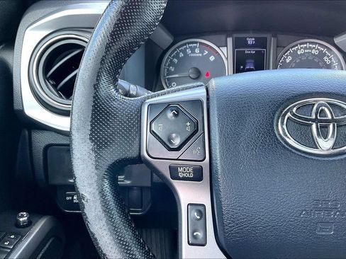 Used 2016 Toyota Tacoma Limited w/ Towing Package RWD image 10