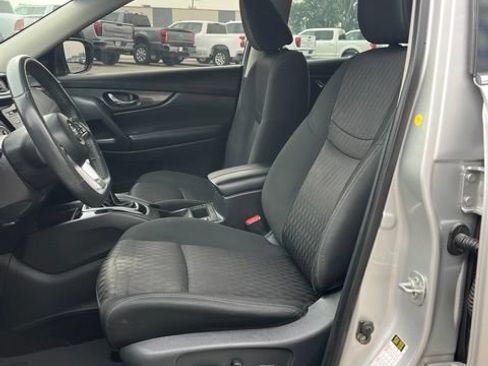 Used 2017 Nissan Rogue SV AWD/4WD image 30