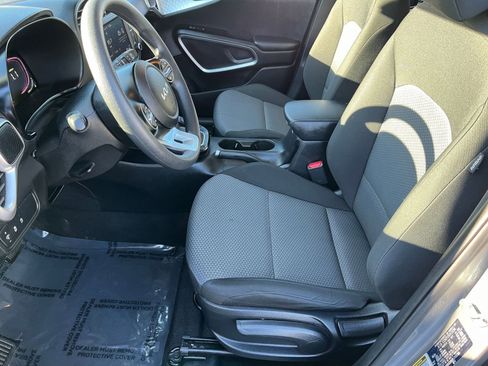 Used 2025 Kia Soul LX w/ LX Technology Package image 23