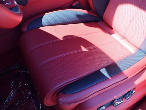 Certified 2023 Bentley Bentayga AWD/4WD image 9