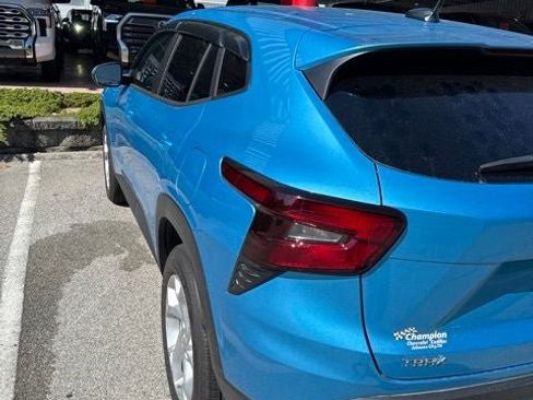 Used 2026 Chevrolet Trax LS w/ LS Convenience Package FWD image 3
