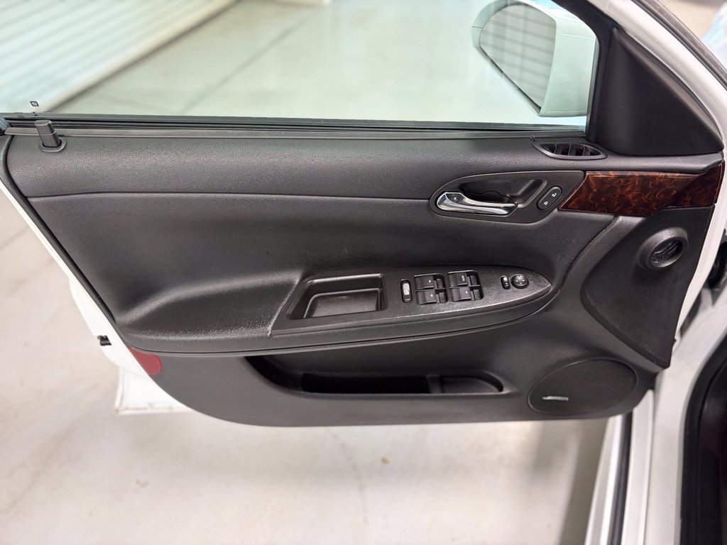 Used 2015 Chevrolet Impala LTZ FWD image 5