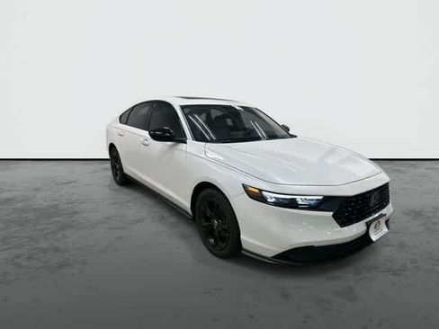 Certified 2025 Honda Accord SE image 6