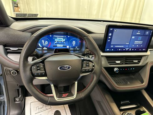 Used 2025 Ford Explorer ST AWD/4WD image 3