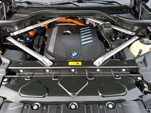 Used 2023 BMW X5 xDrive45e image 32