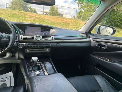 Used 2013 Lexus LS 460 w/ Comfort Pkg RWD image 10
