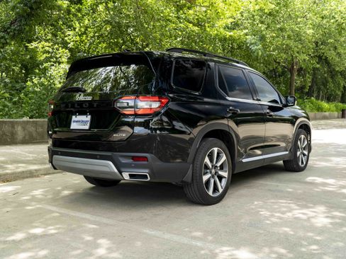 Used 2025 Honda Pilot Elite image 9