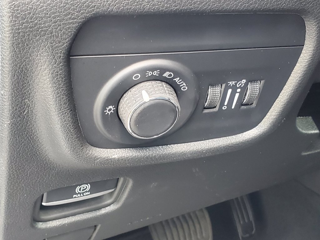 Used 2024 Jeep Grand Cherokee Altitude AWD/4WD image 9