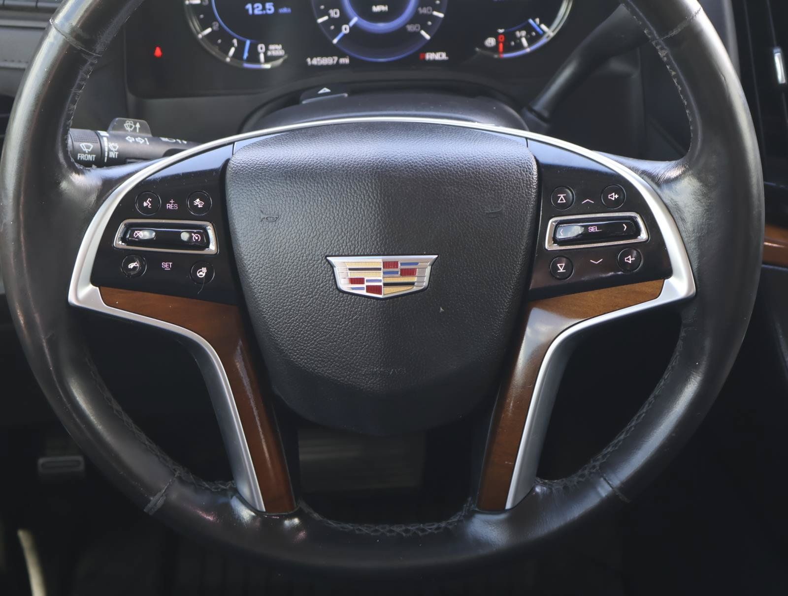 Used 2017 Cadillac Escalade Luxury RWD image 9