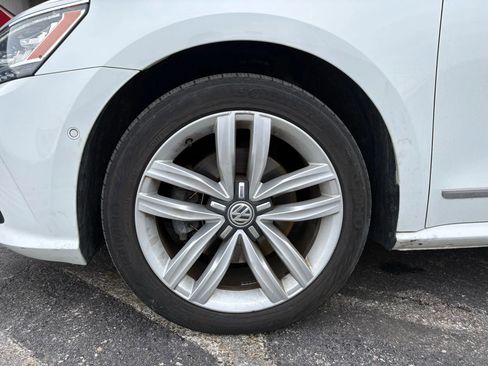 Used 2017 Volkswagen Passat 1.8T SEL Premium image 27