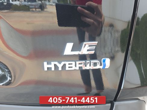 Used 2021 Toyota RAV4 LE AWD/4WD image 14