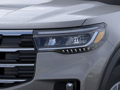 New 2026 Ford Explorer Active RWD image 18