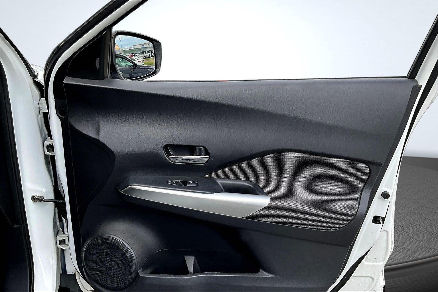 Used 2018 Nissan Kicks SV FWD image 24