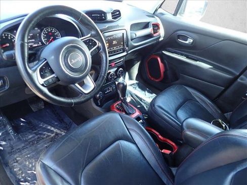 Used 2016 Jeep Renegade Trailhawk w/ Premium Trailhawk Package AWD/4WD image 10