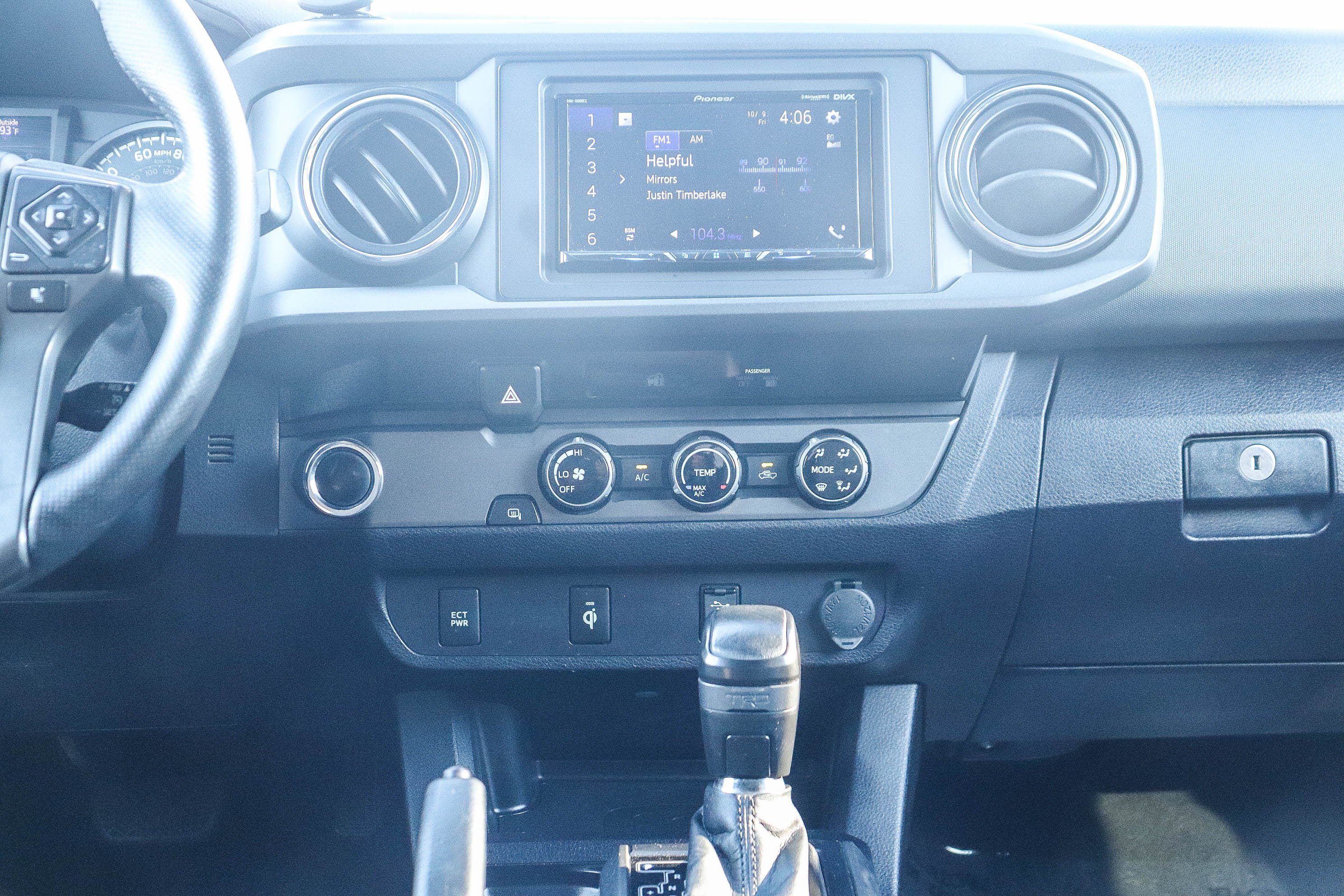 Used 2017 Toyota Tacoma TRD Sport w/ Tow Package RWD image 14