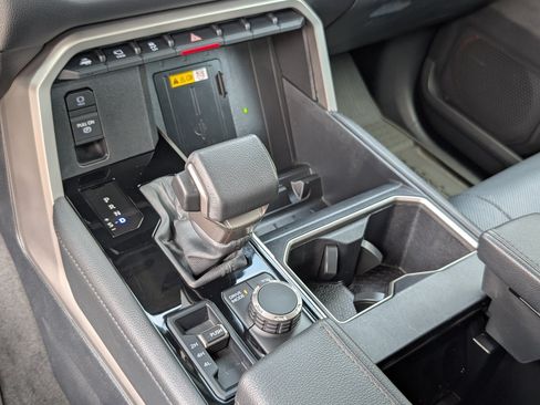Used 2024 Toyota Tundra Limited AWD/4WD image 16