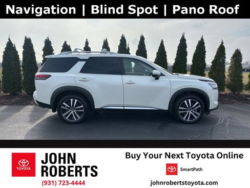 Used 2024 Nissan Pathfinder Platinum image 1