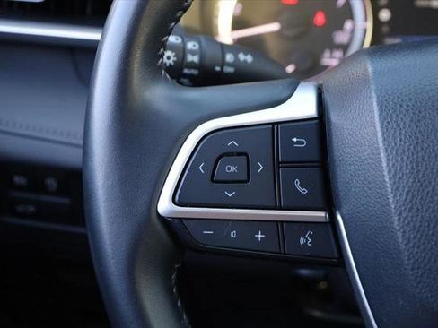 Certified 2024 Toyota Highlander LE image 12