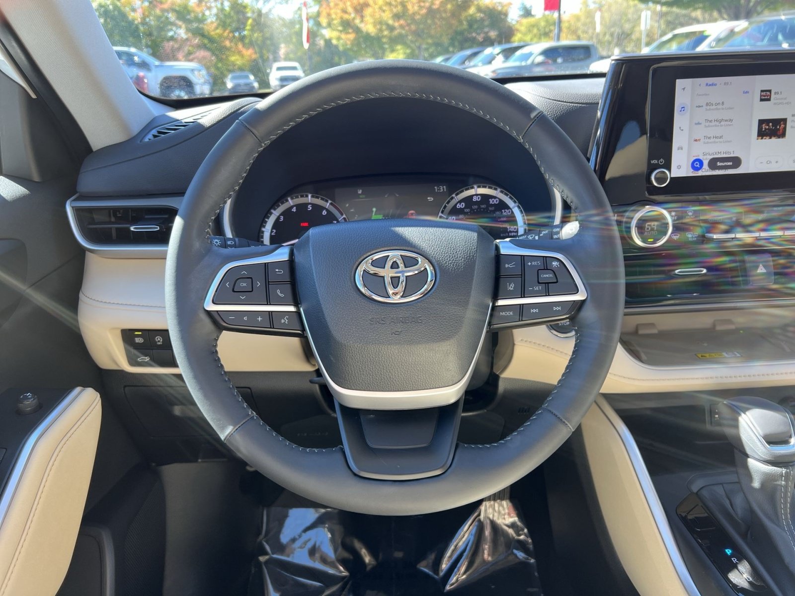 Used 2023 Toyota Highlander XLE FWD image 16
