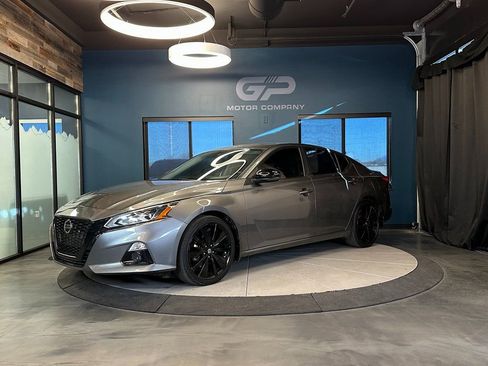Used 2022 Nissan Altima 2.5 SR w/ Midnight Edition Package image 7