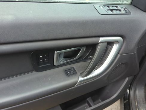 Used 2017 Land Rover Discovery Sport HSE image 8