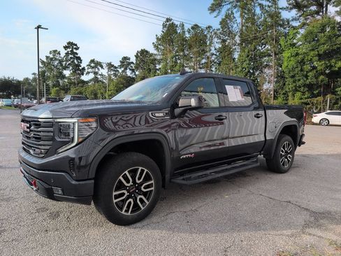 Used 2023 GMC Sierra 1500 AT4 w/ Technology Package AWD/4WD image 4