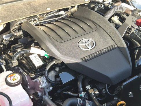 Used 2023 Toyota Highlander L AWD/4WD image 21