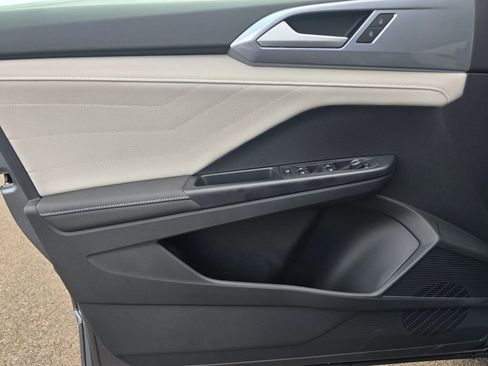 New 2025 Volkswagen Taos SEL image 28