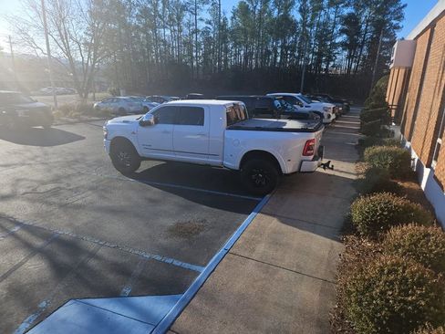 Used 2023 RAM 3500 Limited image 2