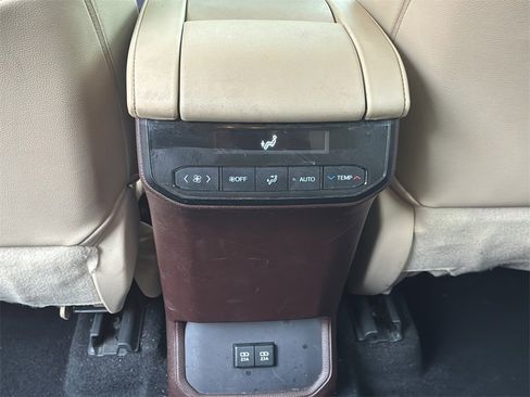 Used 2020 Toyota Highlander XLE image 26