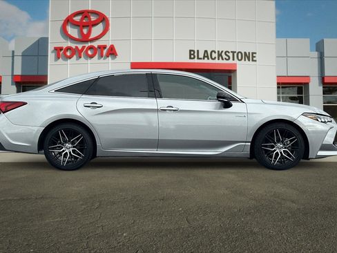 Used 2021 Toyota Avalon XSE w/ Carpet Mat Package (TMS) image 2