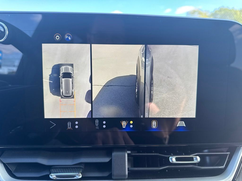 Used 2025 Chevrolet Equinox LT w/ Convenience Package II AWD/4WD image 39