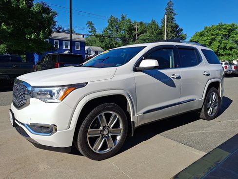 Used 2019 GMC Acadia Denali w/ Technology Package AWD/4WD image 3