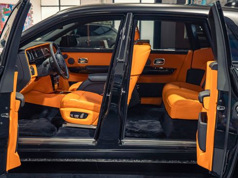 Used 2022 Rolls-Royce Phantom Sedan RWD image 2