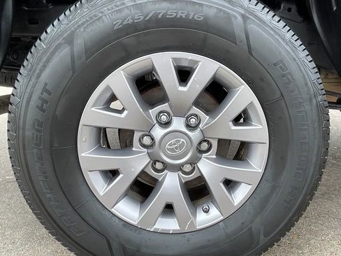 Used 2022 Toyota Tacoma SR5 RWD image 14
