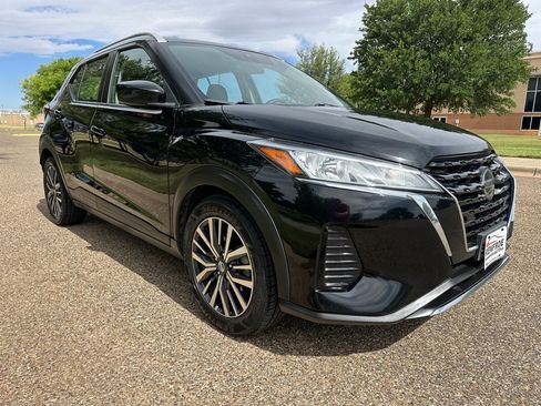 Used 2021 Nissan Kicks SV FWD image 3