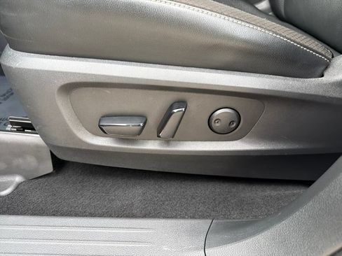 Used 2022 Nissan Pathfinder SL FWD image 15