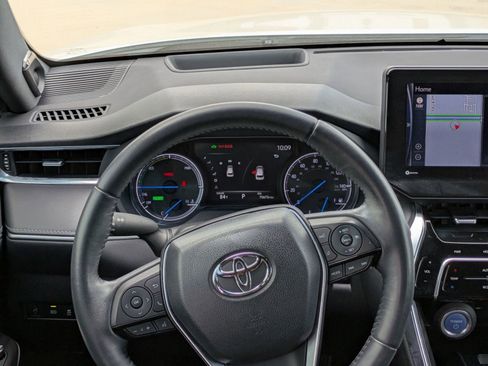Used 2021 Toyota Venza Limited image 22
