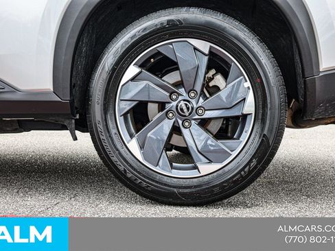 Used 2025 Nissan Rogue SV image 17