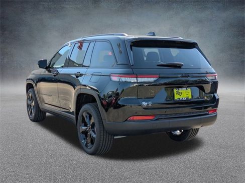 New 2025 Jeep Grand Cherokee Altitude image 6