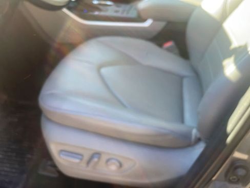 Used 2021 Toyota Highlander XLE image 14